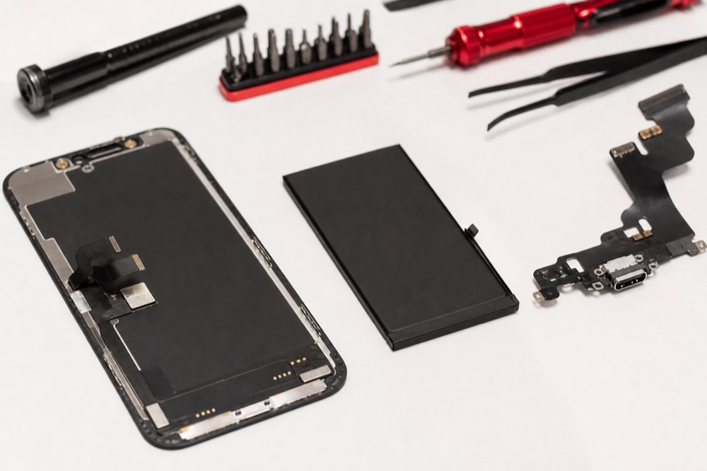 Mobile spare parts ready for fitting