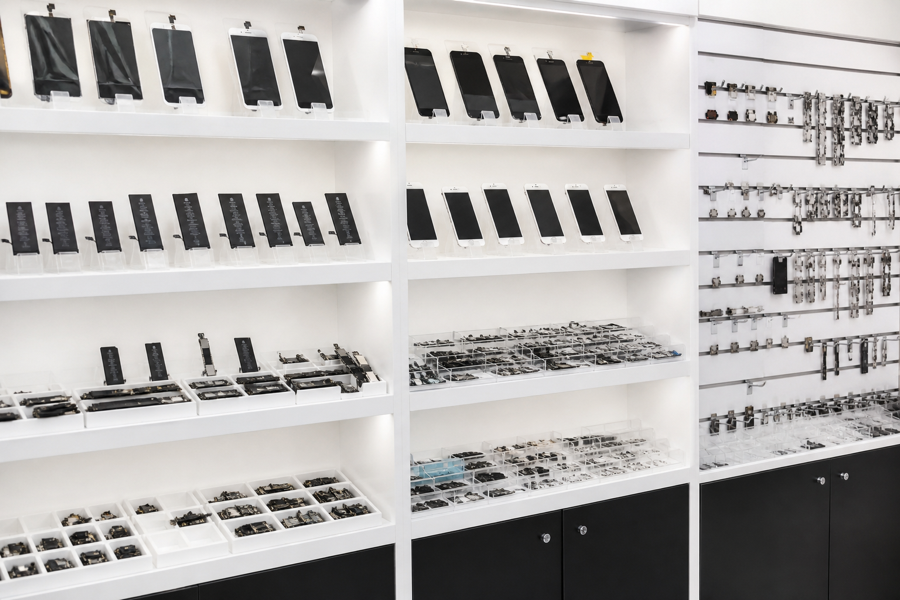 Mobile spare parts in stock at DELDUA